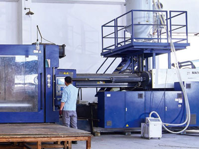 Large products injection molding workshop